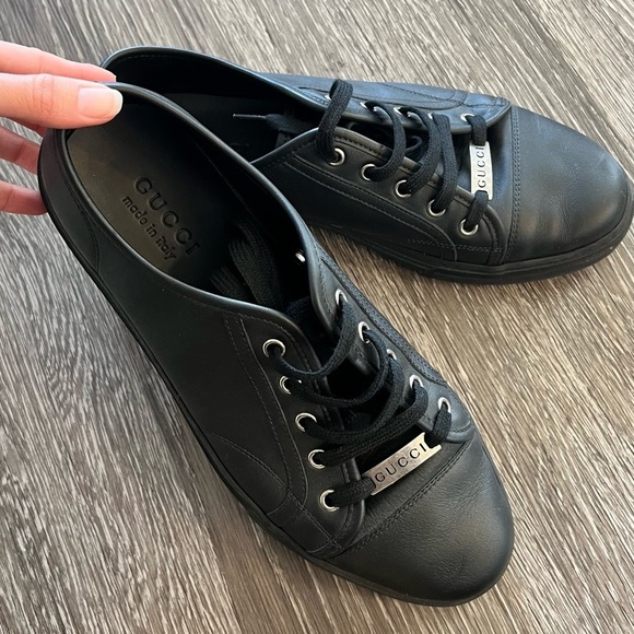 GUCCI PLAIN LEATHER SNEAKERS model 423301. All black. Size 8.5 main image 7